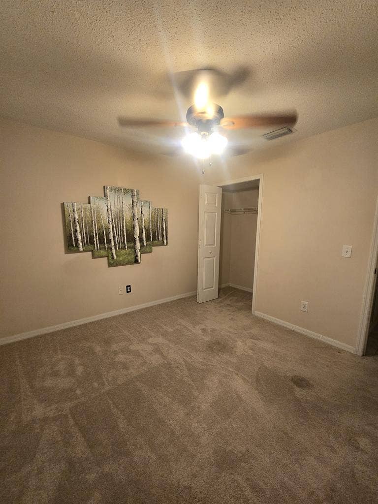 🏡 Rooms for Rent – Riverview (Big