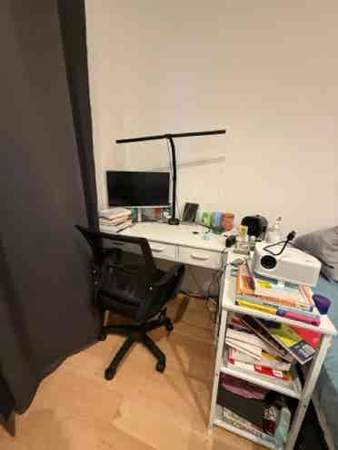 1 Room Available in