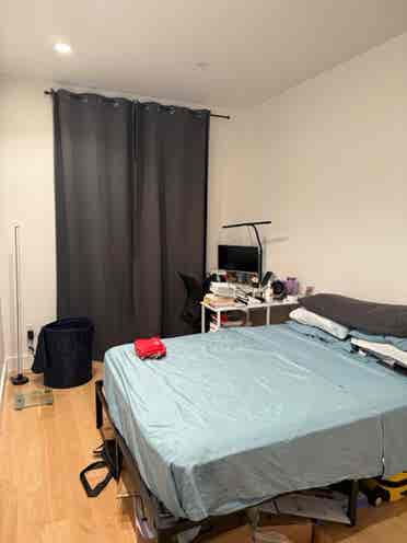 1 Room Available in