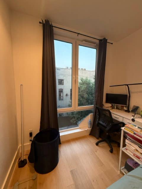 1 Room Available in