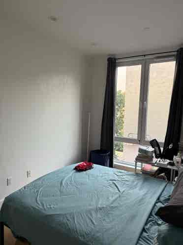1 Room Available in