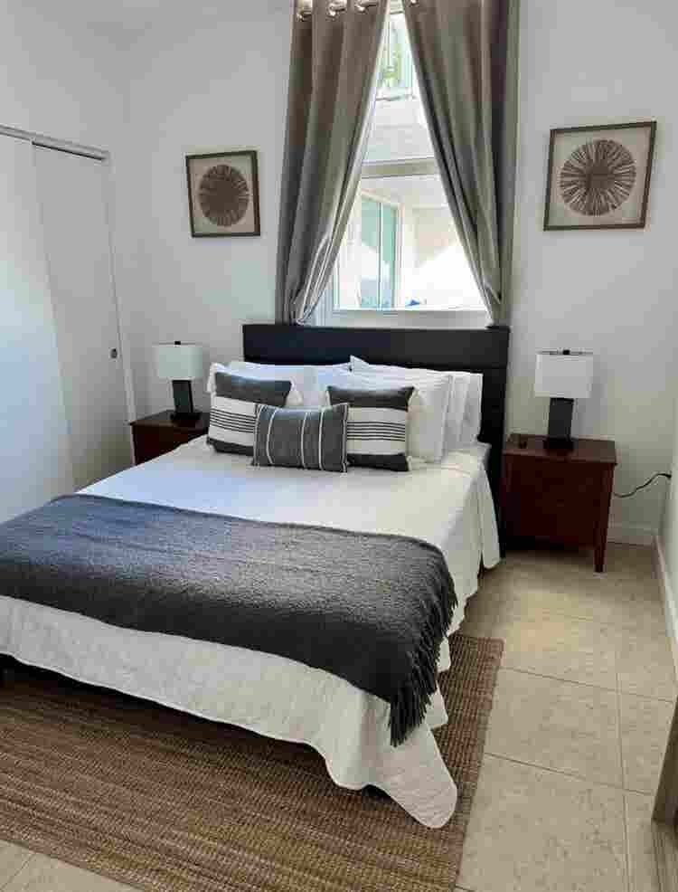 Boutique furnished room & bathroom