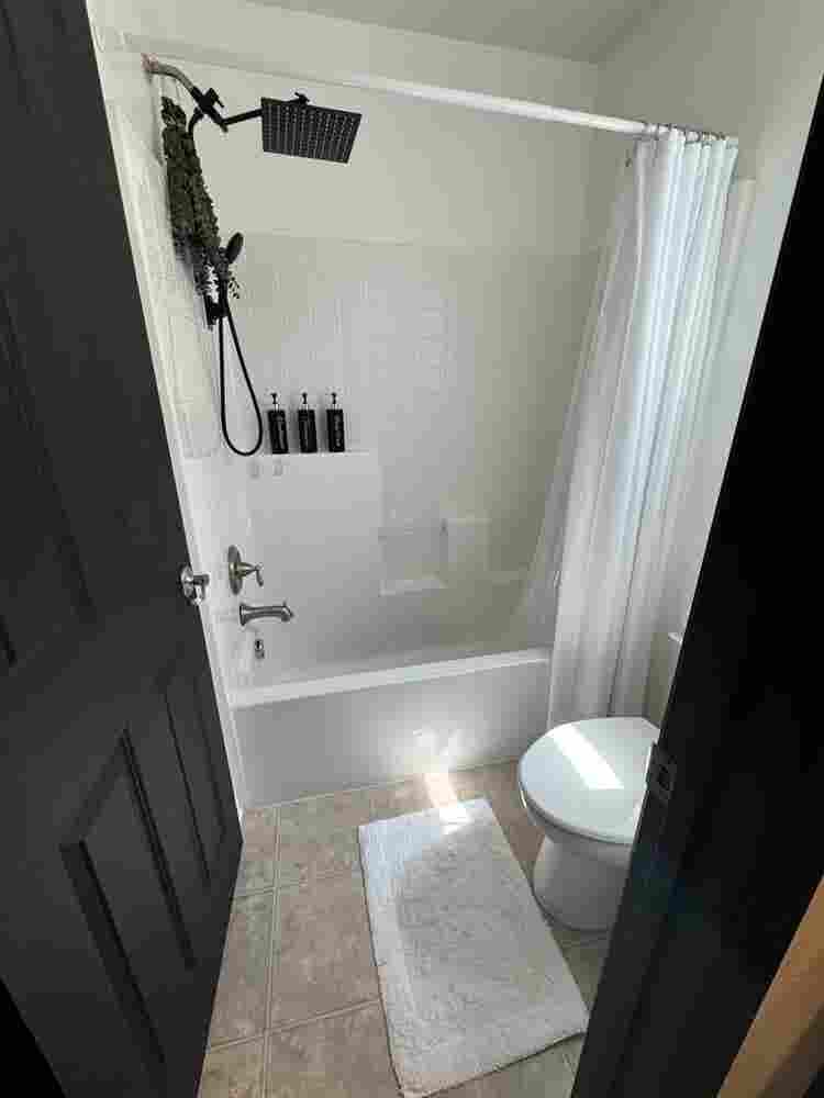 Full Bedroom/bathroom NO SCAMMERS