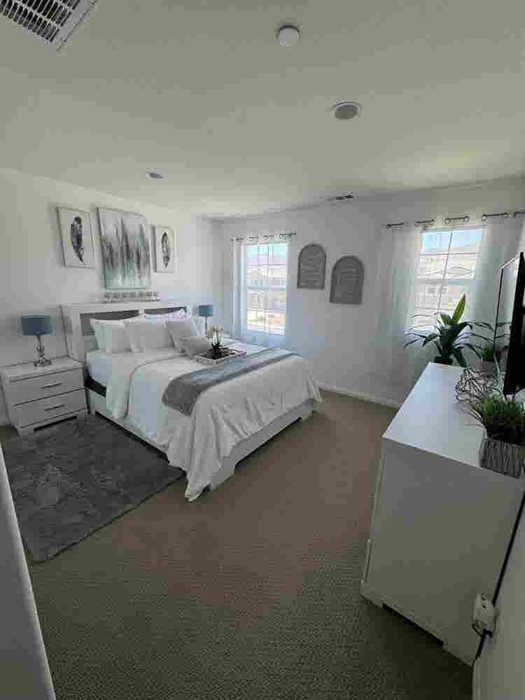 Full Bedroom/bathroom NO SCAMMERS