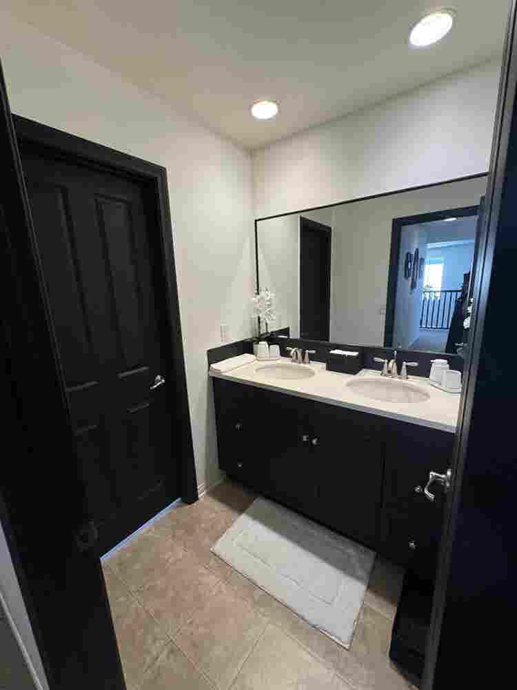 Full Bedroom/bathroom NO SCAMMERS