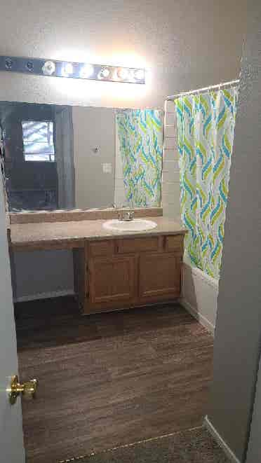 Apartment to share master available