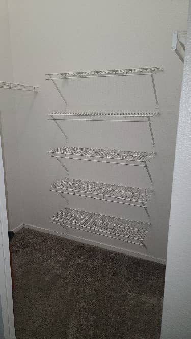 Apartment to share master available