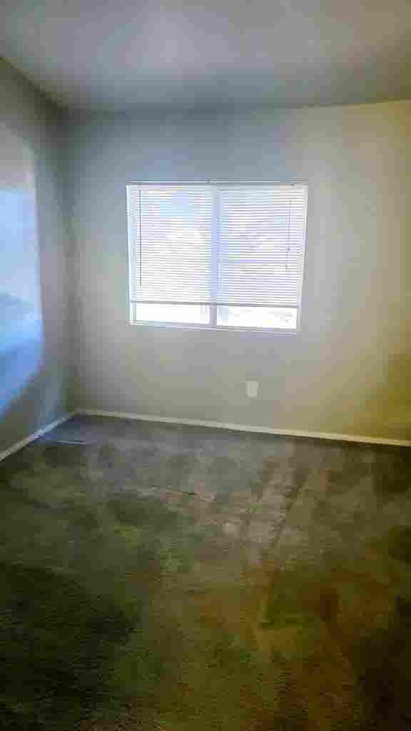 Apartment to share master available