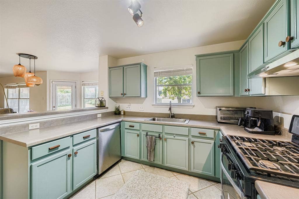 Beautiful Spacious FURNISHED BR