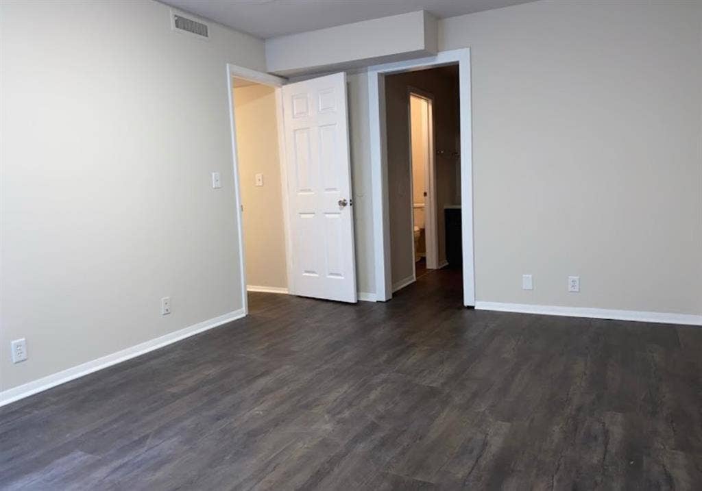 Master Bedroom and Free Utilities