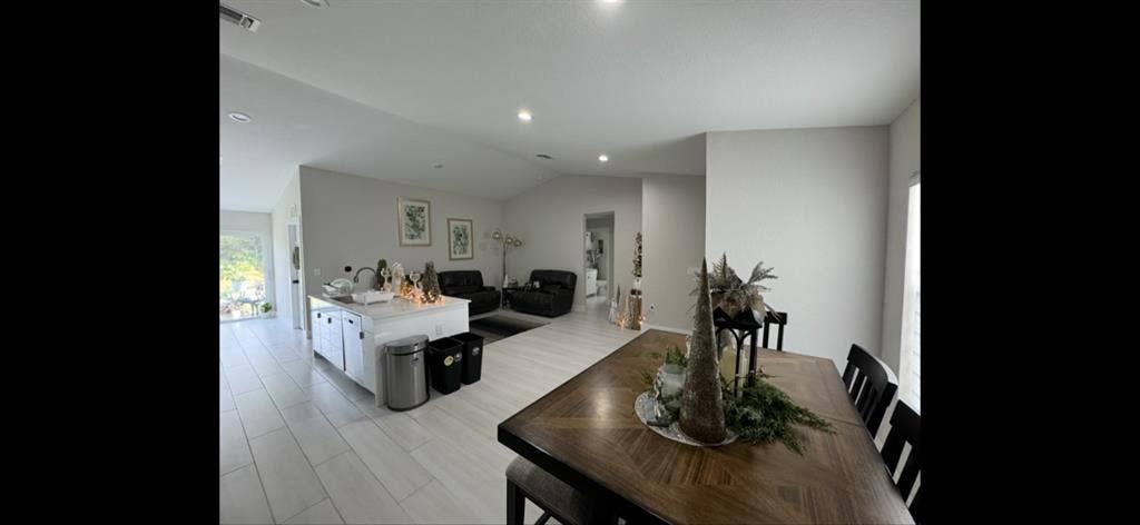 Furnished room 
all included