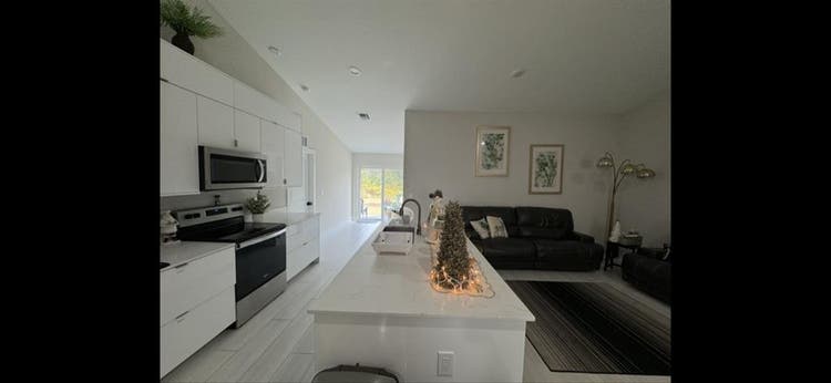 Furnished room 
all included