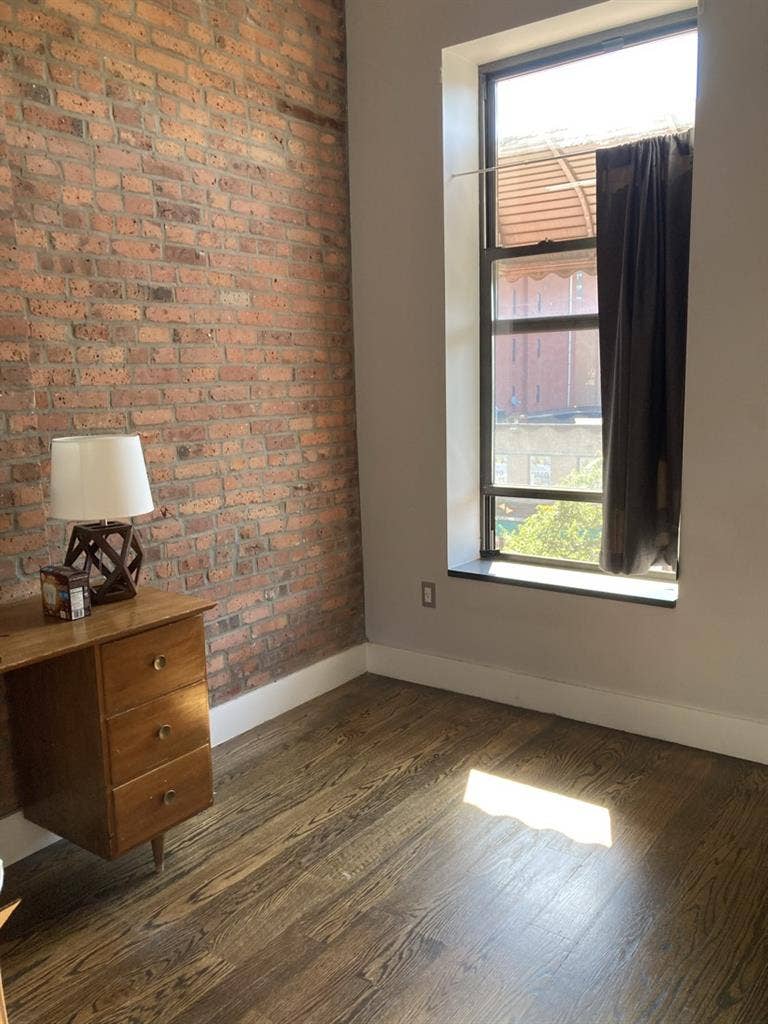 Roommate for Four Bedroom Apt