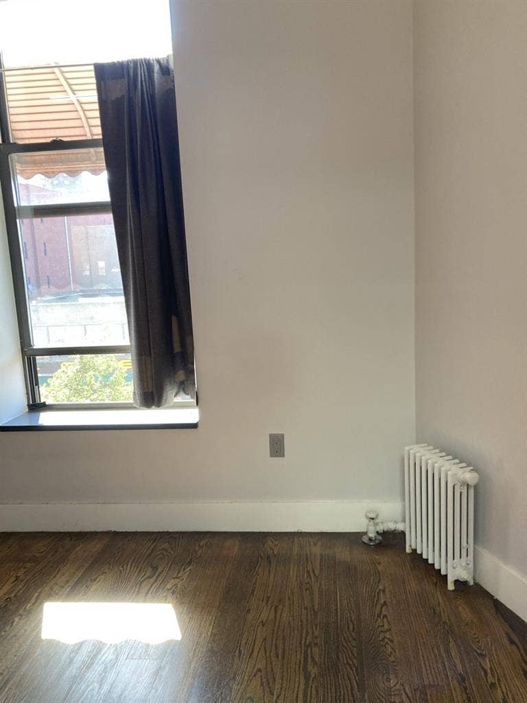 Roommate for Four Bedroom Apt