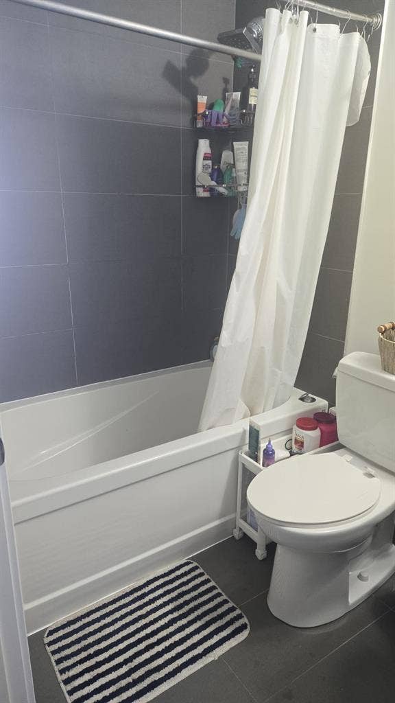 1 bedroom and private washroom