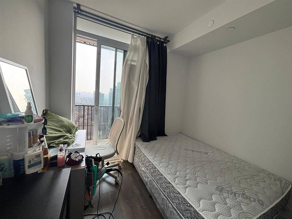 1 bedroom and private washroom
