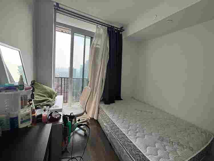 1 bedroom and private washroom