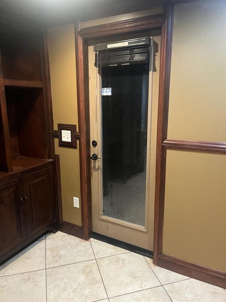 Room with retreat for rent