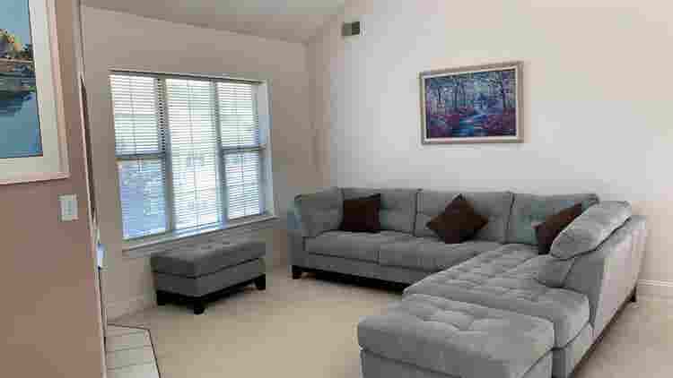 Looking for a female roommate