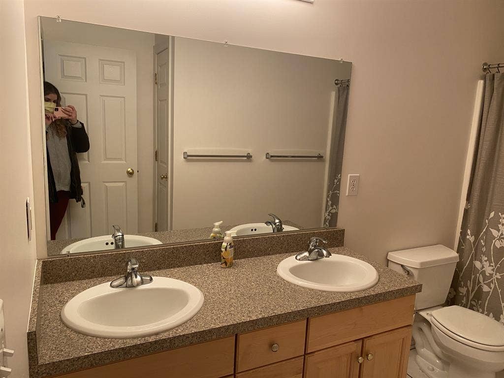 Looking for a female roommate