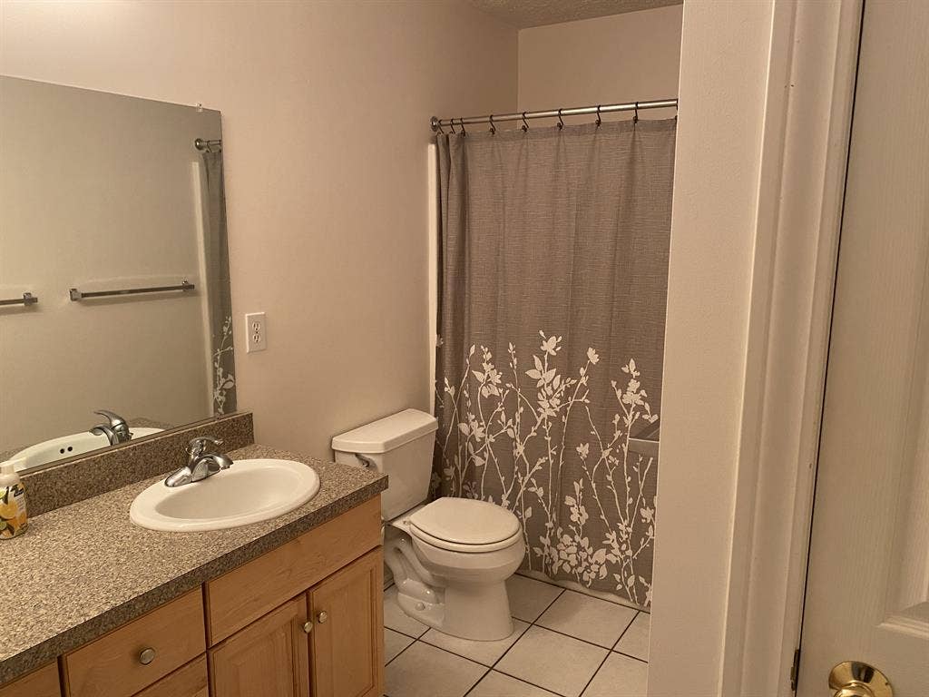 Looking for a female roommate