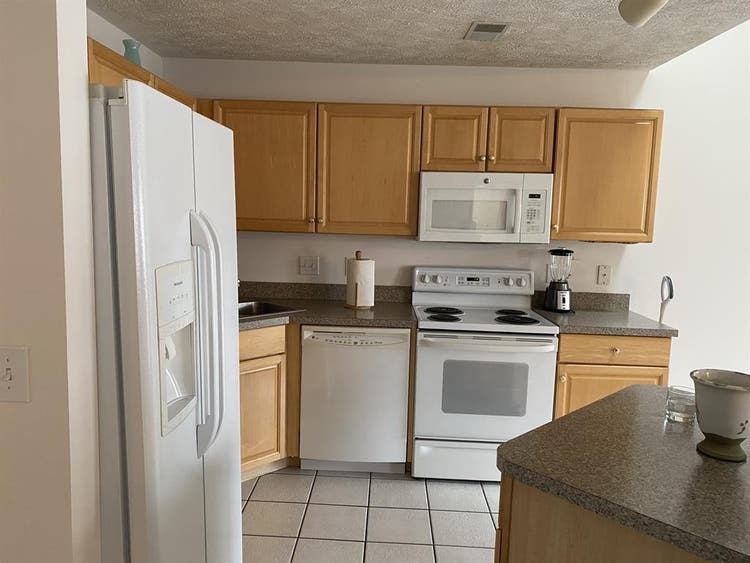 Looking for a female roommate