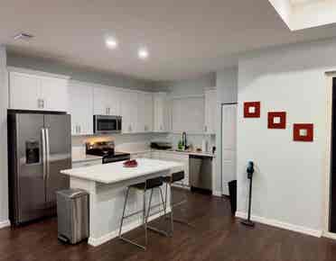 Multiple rooms available now