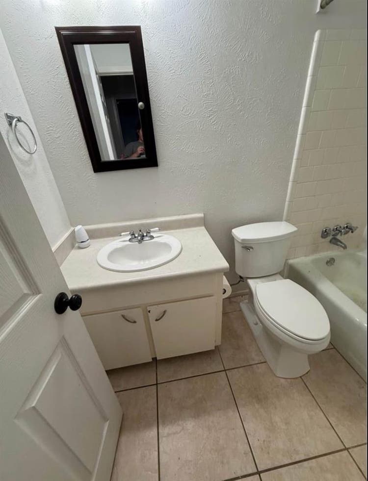 Looking for a roommate