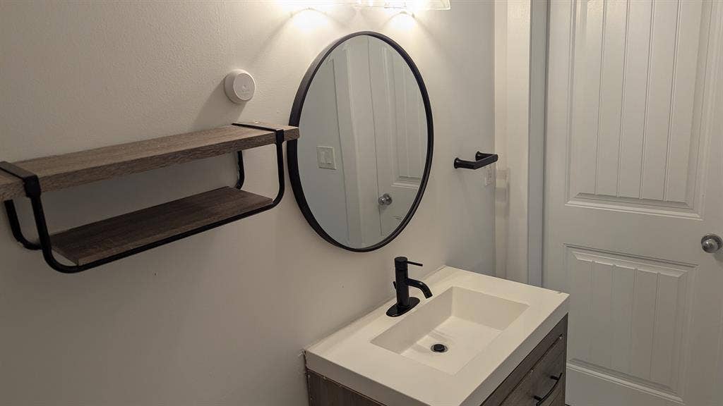 1 BEDROOM BASEMENT SUITE FOR RENT