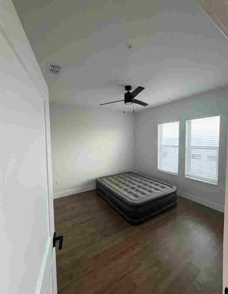 Room available to rent- $/mon