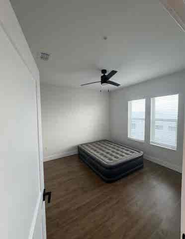 Room available to rent- $/mon