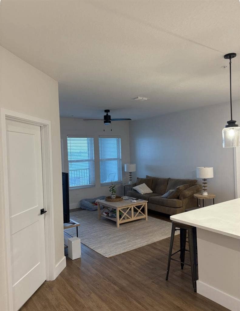 Room available to rent- $/mon
