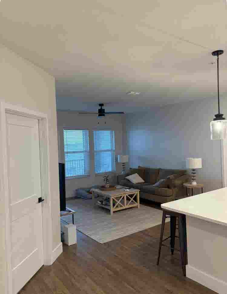 Room available to rent- $/mon