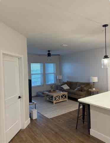 Room available to rent- $/mon