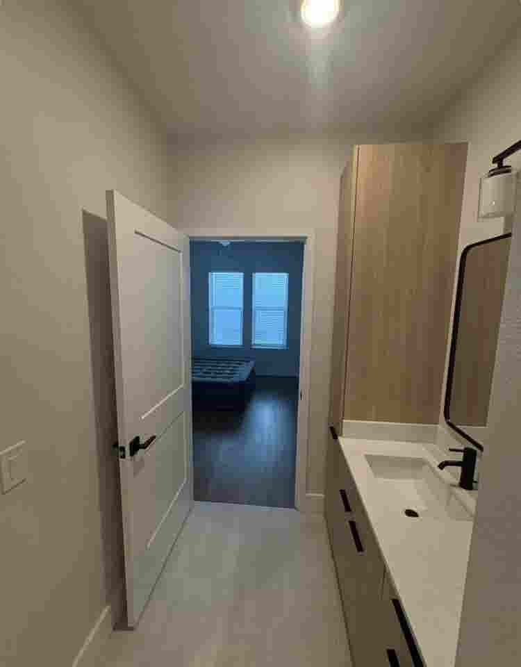 Room available to rent- $/mon