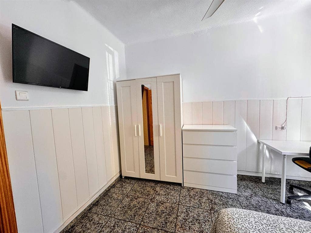 Room with expenses included