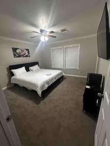 Master bedroom for rent