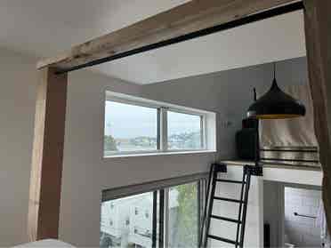 Minimalist Stay. Eastlake!