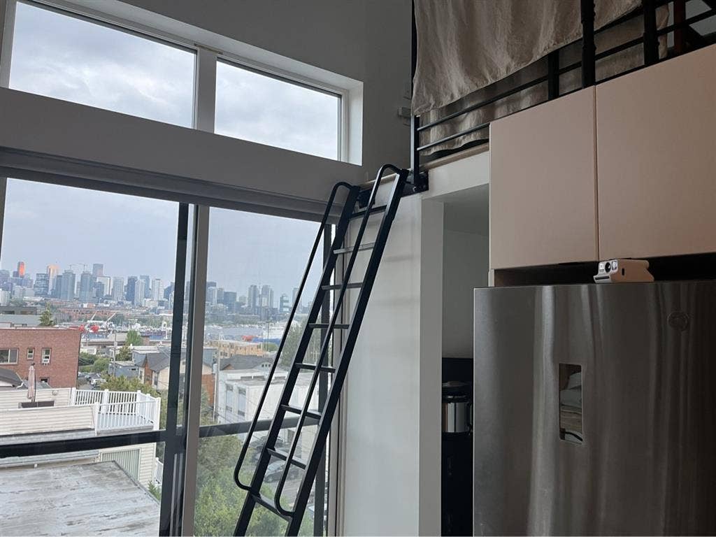 Minimalist Stay. Eastlake!