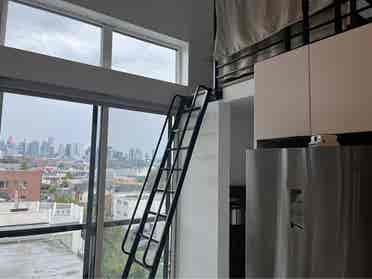 Minimalist Stay. Eastlake!