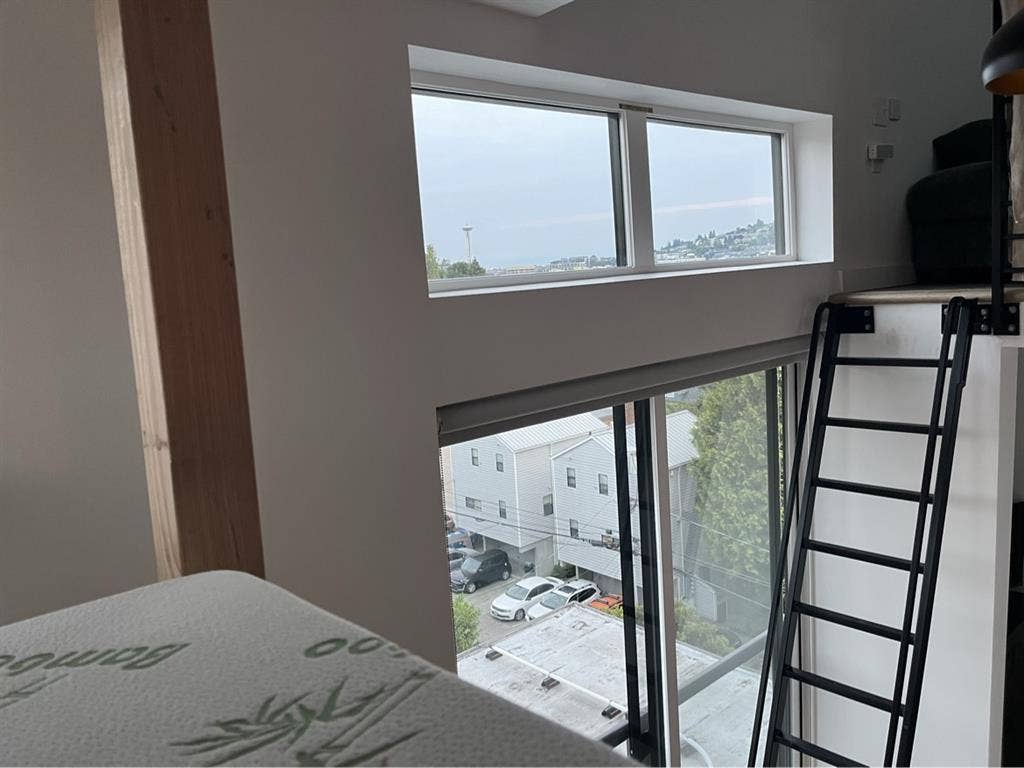 Minimalist Stay. Eastlake!