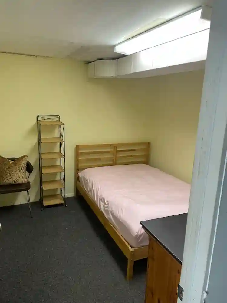 Room for rent available