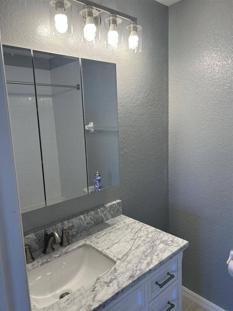 Master bedroom (utilities included)