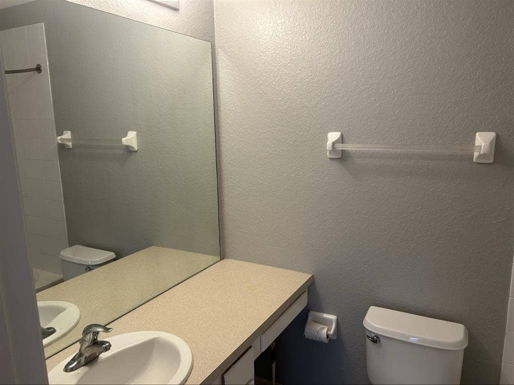 Master bedroom (utilities included)
