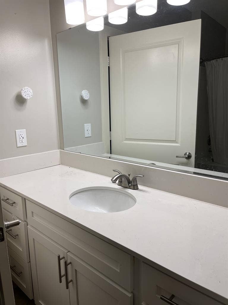 Immediate roommate near jax beach.