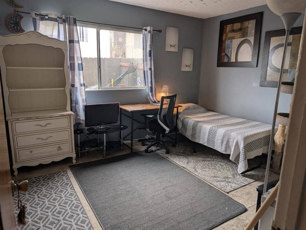 One room for rent