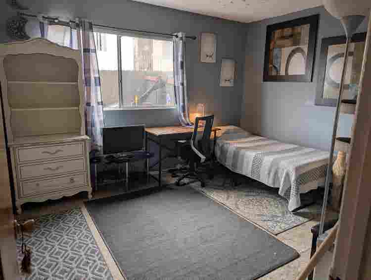One room for rent