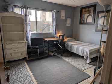 One room for rent