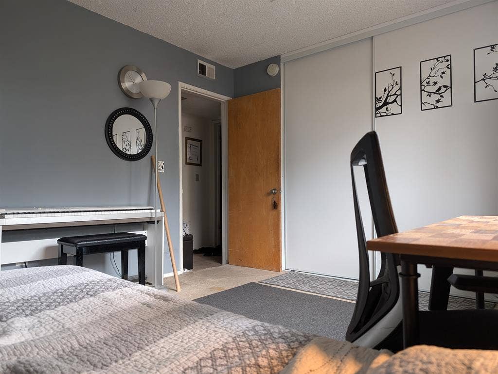 One room for rent