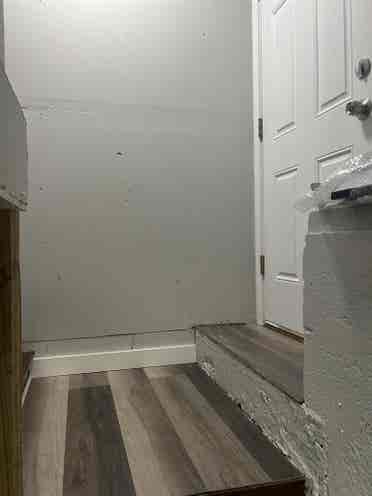 Private Basement w/Shower furnished